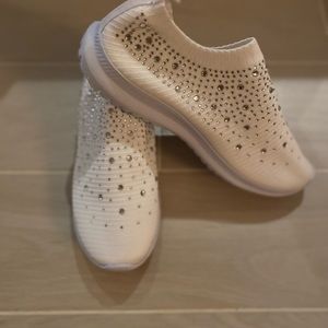 NWOT White breathable knit sneakers with rhinestones
